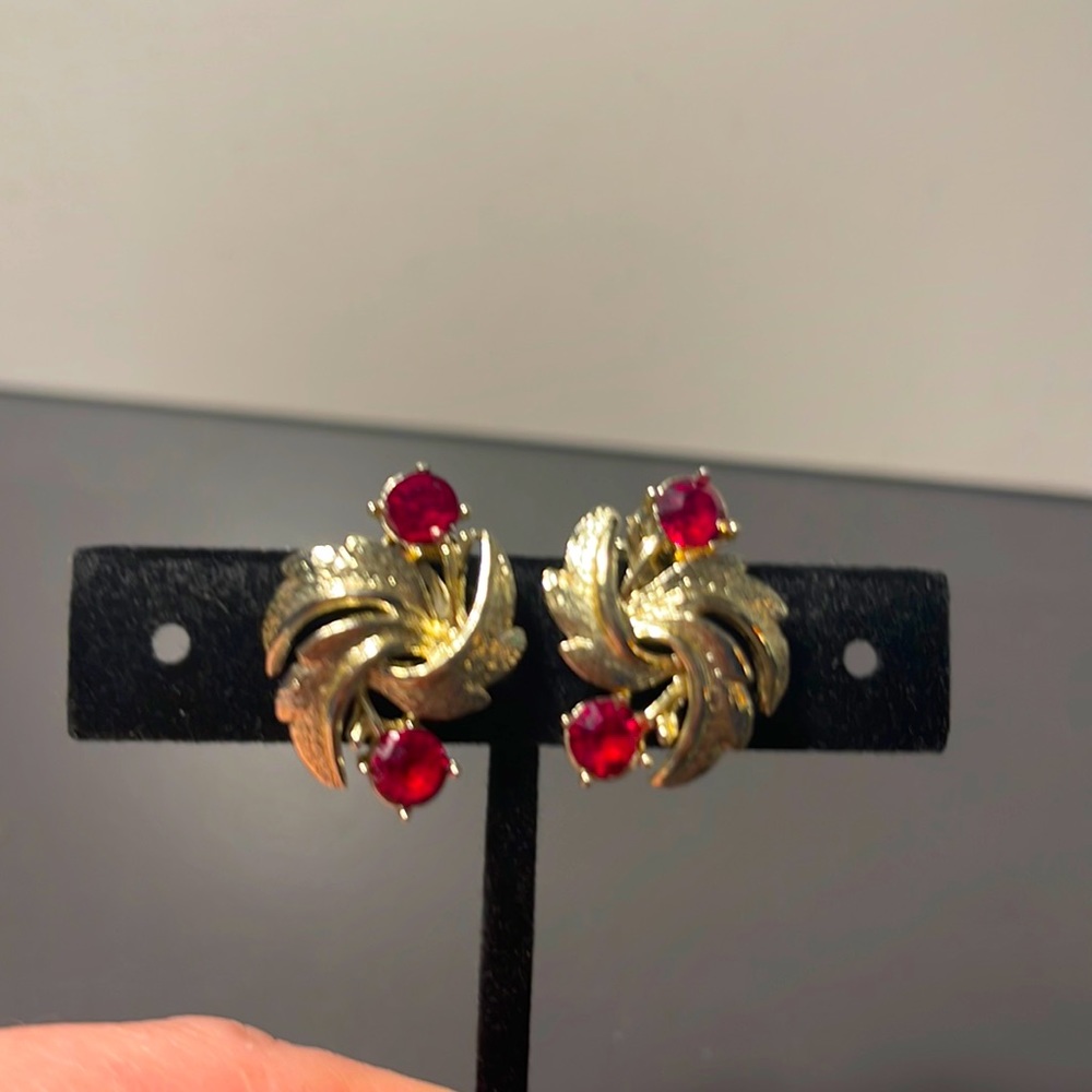 Gold tone red rhinestone clip on vintage Coro